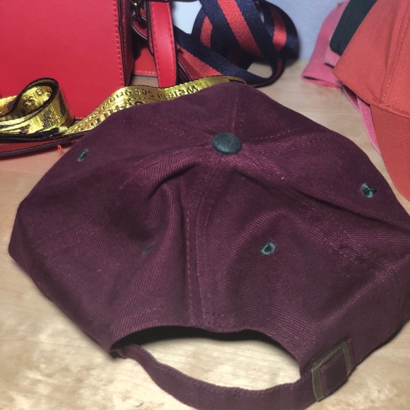 Flower burgundy cap - Picture 2 of 2